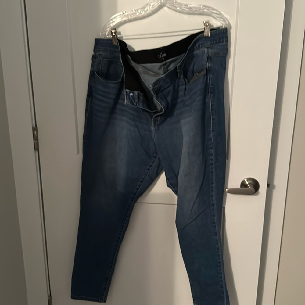 Lularoe size 44 skinny blue jeans barely worn like new.  Fits sizes 24-28.